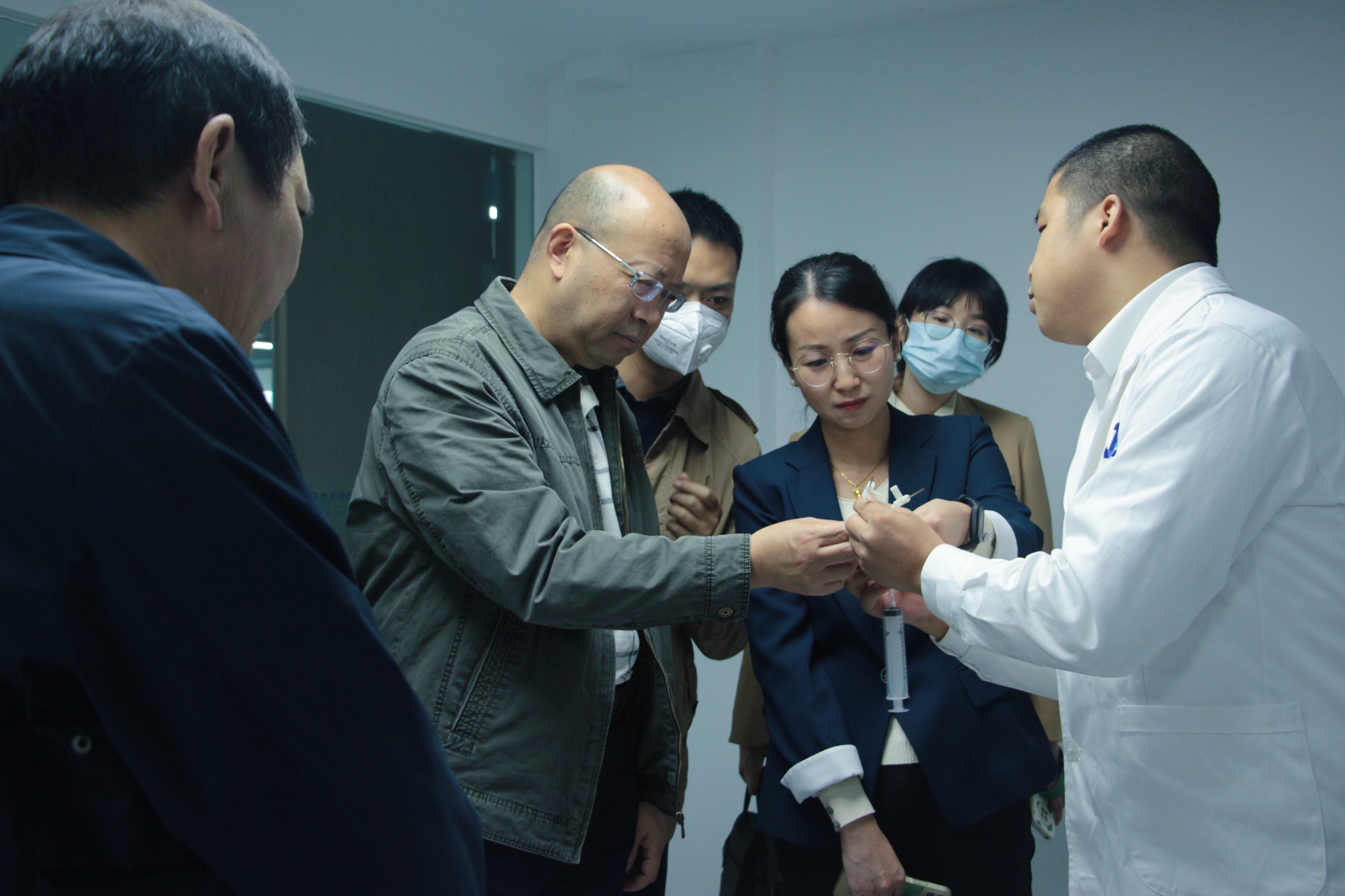 四川省藥監(jiān)局、成都市市場監(jiān)管局調(diào)研組到杰仕德科技考察調(diào)研